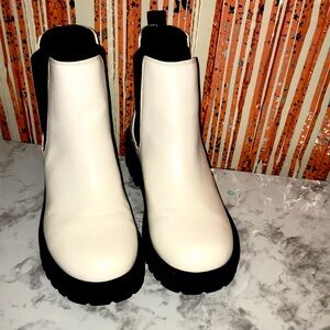 Fashion boots 🥾🤍🖤